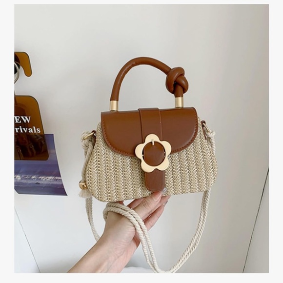 Small Top Handle Purse, Straw Crossbody Bag w/ Floral Buckle Detachable Strap 🆕 - Picture 3 of 7
